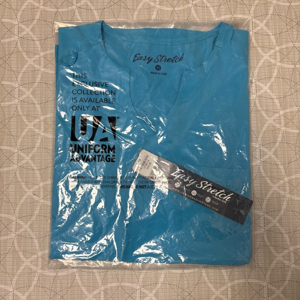 NWT! Women's Blue Scrub Top🩵